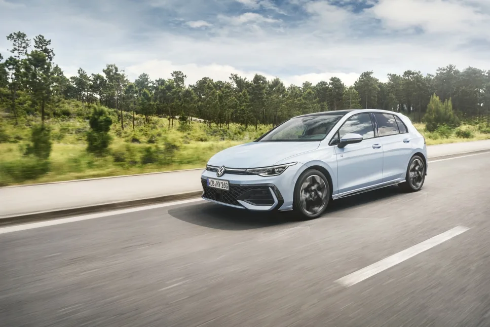 폭스바겐 골프 하이브리드, 티록 하이브리드, New drive option: Volkswagen starts pre-sales for new full hybrid with 125 kW for Golf and T-Roc