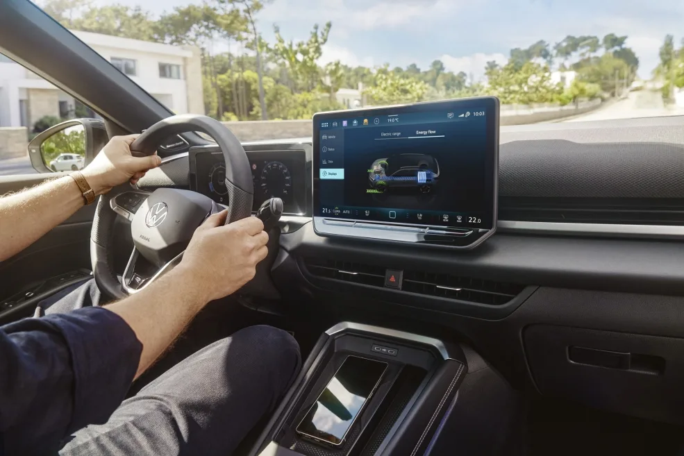 폭스바겐 골프 하이브리드, 티록 하이브리드, New drive option: Volkswagen starts pre-sales for new full hybrid with 125 kW for Golf and T-Roc
