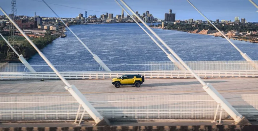 GMC HUMMER EV ICON 25 BRIDGE DRIVING https://mobilityground.com/wp-content/uploads/2026/08/GMC-HUMMER-EV-ICON-25-PACK-SHOT.webp
