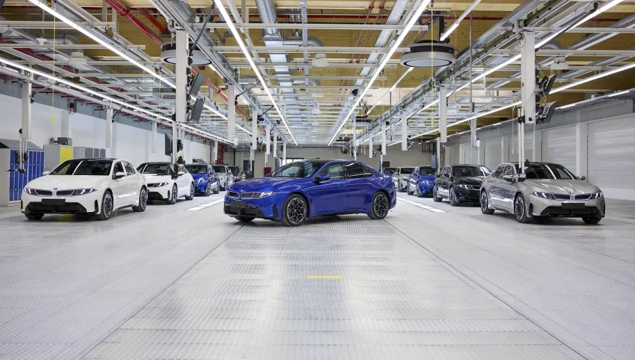 BMW Begins Series Production of the New i3 at Plant Munich 3 Strong demand following early order opening: BMW Plant Munich launches BMW i3* series production with steep ramp-up curve