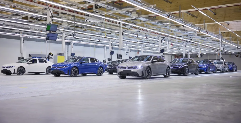 BMW Begins Series Production of the New i3 at Plant Munich 1 Strong demand following early order opening: BMW Plant Munich launches BMW i3* series production with steep ramp-up curve