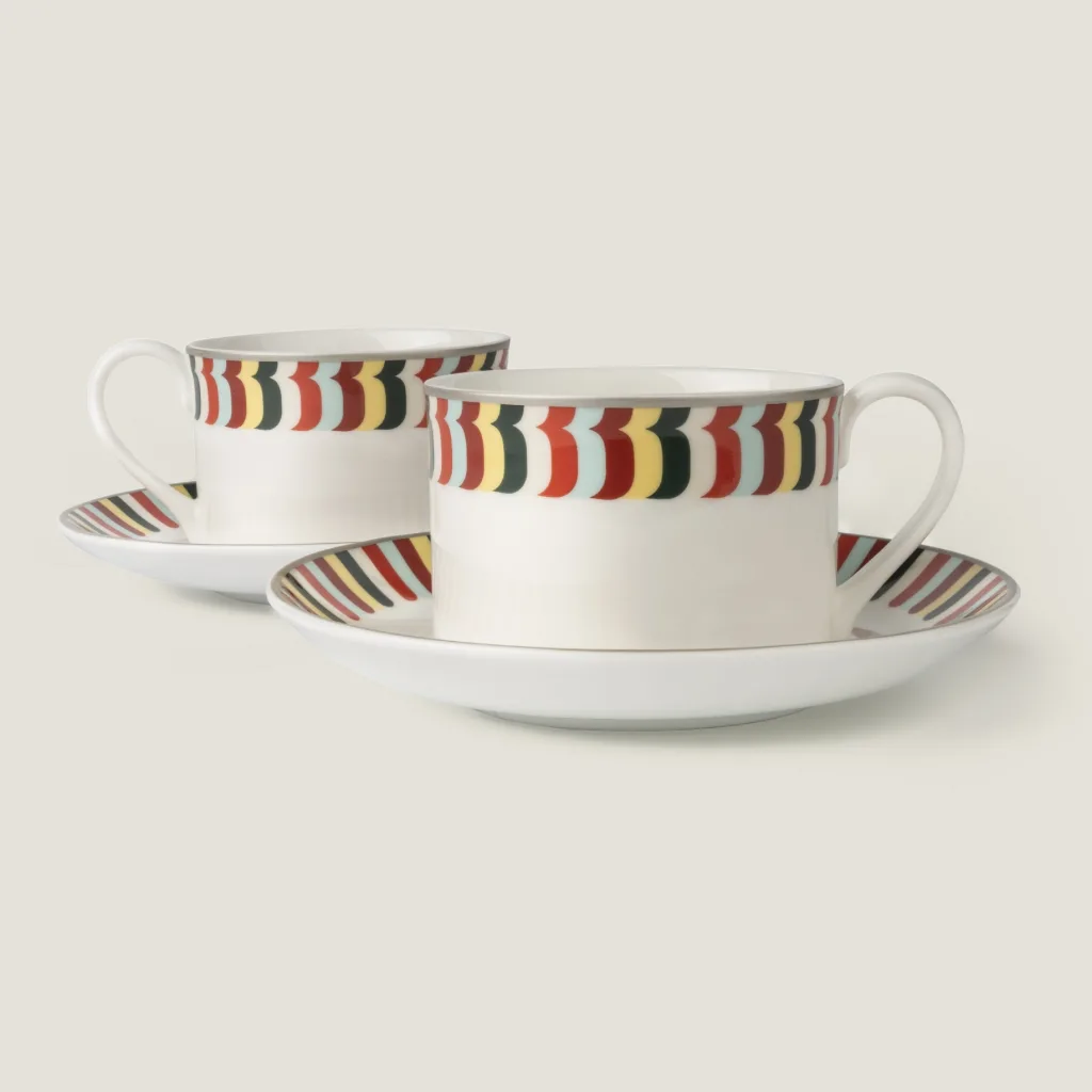 레인지로버, 브리티시 서머타임 컬렉션 공개… 테니스·영국 공예에서 영감 11 RR BST Collection Country House Tea Set 01 070726 https://mobilityground.com/wp-content/uploads/2026/08/RR_BST_Collection_05_070726.webp
