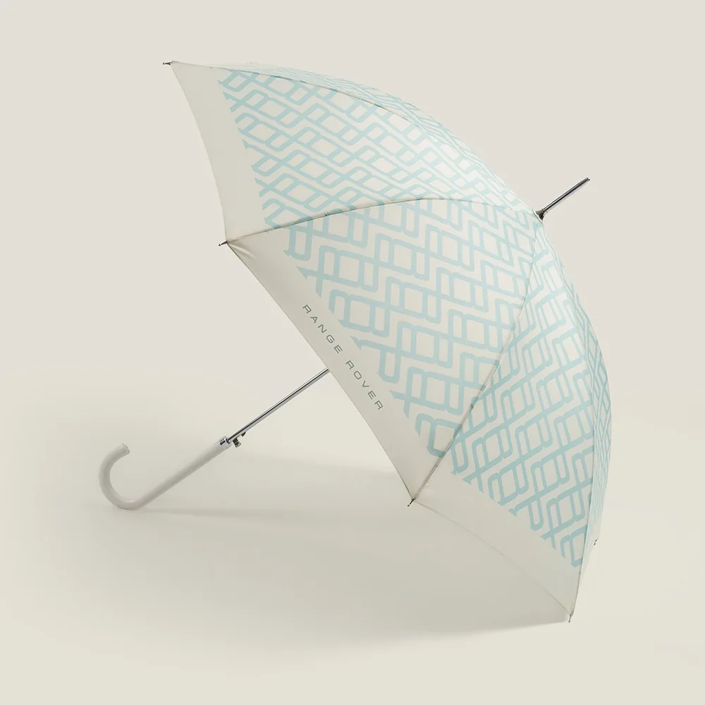 레인지로버, 브리티시 서머타임 컬렉션 공개… 테니스·영국 공예에서 영감 10 RR BST Collection Terrace Parasol 01 070726 https://mobilityground.com/wp-content/uploads/2026/08/RR_BST_Collection_05_070726.webp