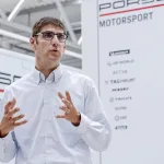 포르쉐, Dr. Florian Bach heads sustainability at Porsche Motorsport. In this interview, he talks about how innovation, responsibility and motorsport come together, and how they contribute to advancing vehicle development and new technologies.