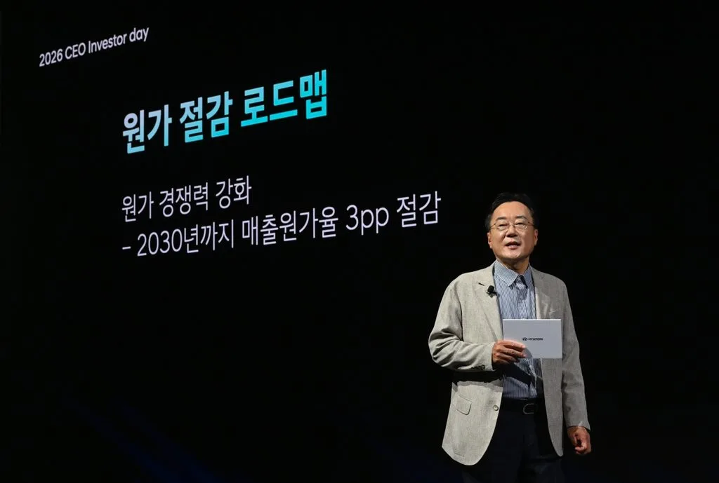 사진 9 이승조 현대차 재경본부장CFO·부사장이 ‘2026 CEO 인베스터 데이에서 중장기 수익성 목표와 주주환원 정책 등 재무전략에 대해 소개하고 있다 https://mobilityground.com/wp-content/uploads/2026/08/사진-1-호세-무뇨스-현대차-대표이사CEO·사장가-‘2026-CEO-인베스터-데이에서-중장기-사업-전략을-설명하고-있다-scaled.webp