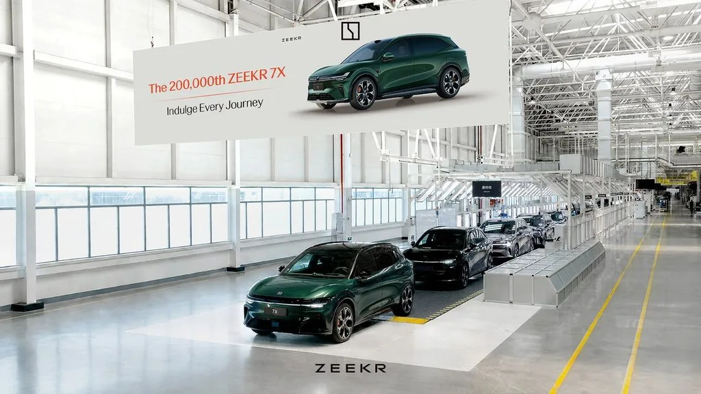 지커, 중형 전기 SUV 7X 누적 생산 20만 대 돌파…닝보 지커 인텔리전트 팩토리서 생산 2 2.사진자료 지커 7X 누적 생산 20만 대 돌파… 글로벌 시장서 새로운 이정표 달성 https://mobilityground.com/wp-content/uploads/2026/09/1.사진자료-지커-7X-누적-생산-20만-대-돌파…-글로벌-시장서-새로운-이정표-달성.webp