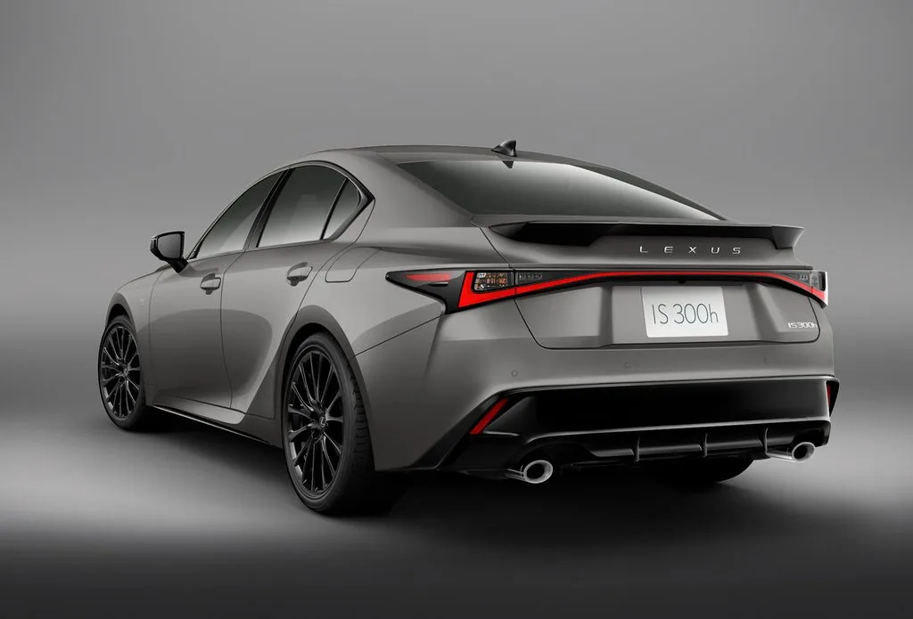 Lexus's F SPORT Mode Black VI Sharpens the IS's Sporty Look 2 렉서스 IS300h,