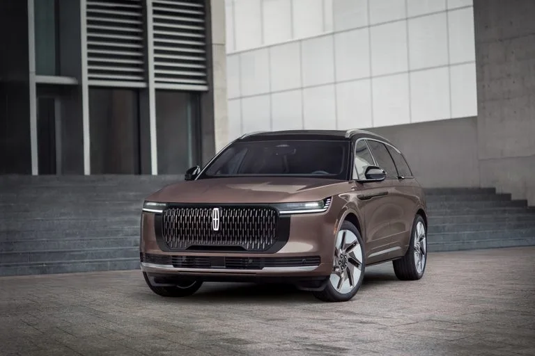 링컨 노틸러스, The Lincoln Nautilus Wants You to Notice the Details