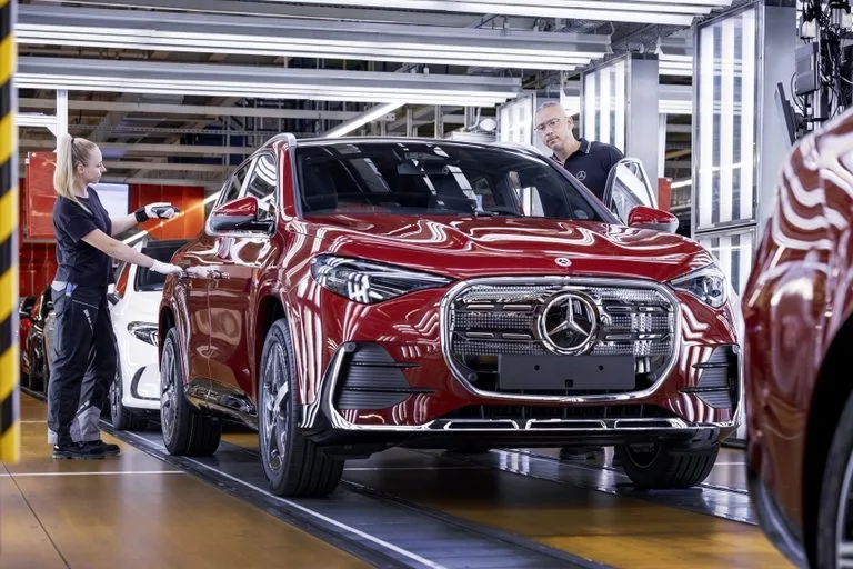 메르세데스-벤츠, 신형 GLA 생산, Digital, flexible, connected: successful start of production for the new Mercedes-Benz GLA at the Rastatt plant