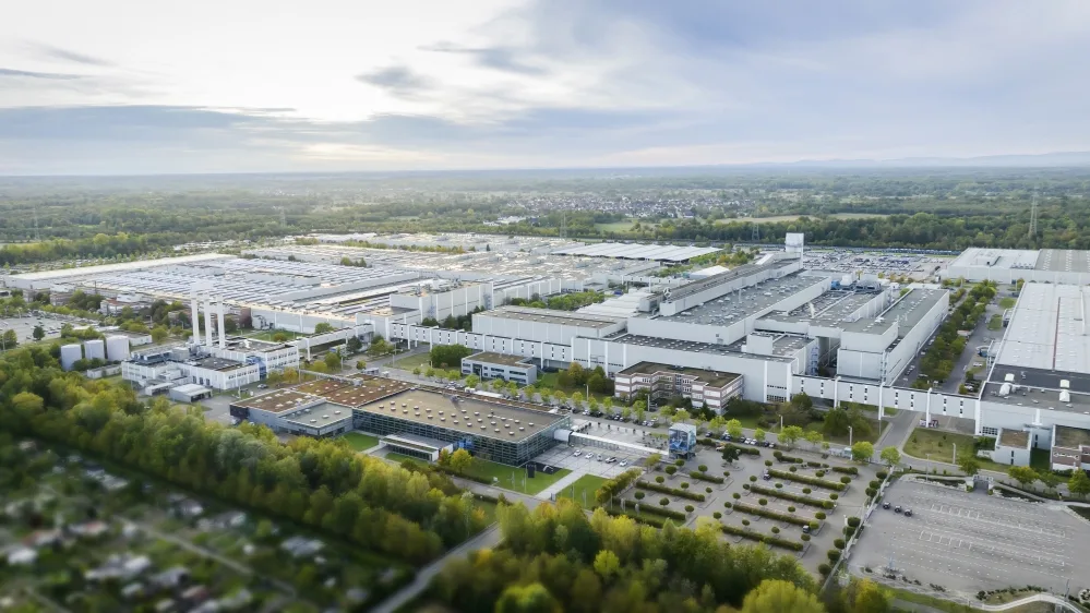 메르세데스-벤츠, 신형 GLA 생산, Digital, flexible, connected: successful start of production for the new Mercedes-Benz GLA at the Rastatt plant