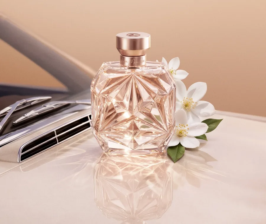 Mercedes-Benz Launches Its First Women's Fragrance, "I am Mercedes" 1 메르세데스-벤츠 향수, “I am Mercedes". The new women's fragrance from Mercedes-Benz celebrates strong women