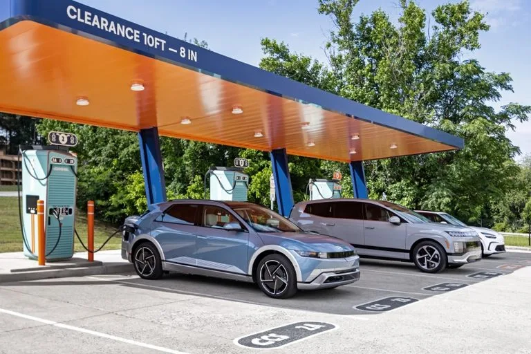 현대자동차, 현대차, 제네시스 아이오나 전기차 충전소, Hyundai U.S. EV Owners to Receive Automatic 10% Discount at All IONNA Fast‑Charging Stations via App and Plug & Charge