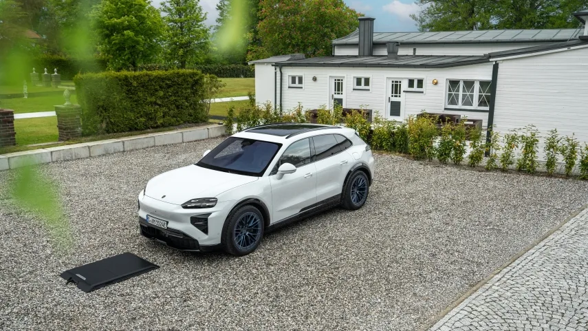 포르쉐 카이엔 일렉트릭, Even more colours and even greater convenience for the Porsche Cayenne Electric (9)