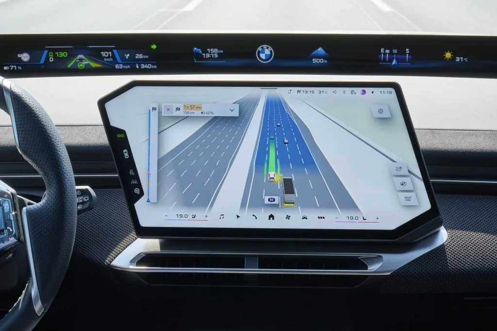 BMW 맵스, BMW Maps displays navigation and driver assistance information in a single 3D view