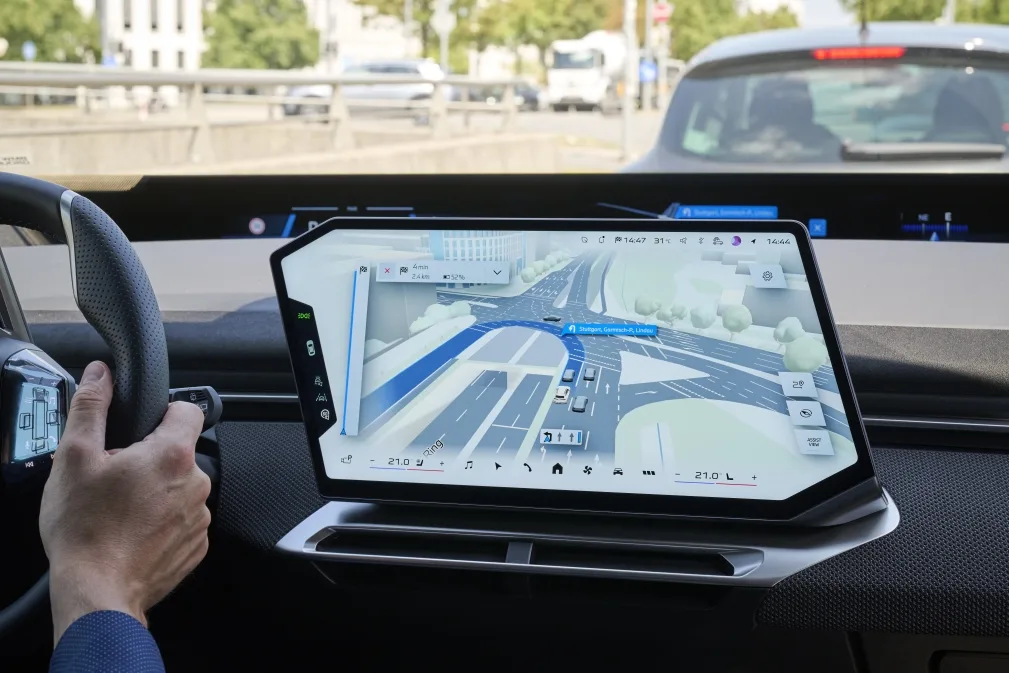 BMW 맵스, BMW Maps displays navigation and driver assistance information in a single 3D view