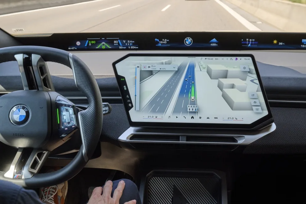 P90652818 highRes bmw maps with driver https://mobilityground.com/wp-content/uploads/2026/09/P90652805_highRes_bmw-maps-with-driver.webp