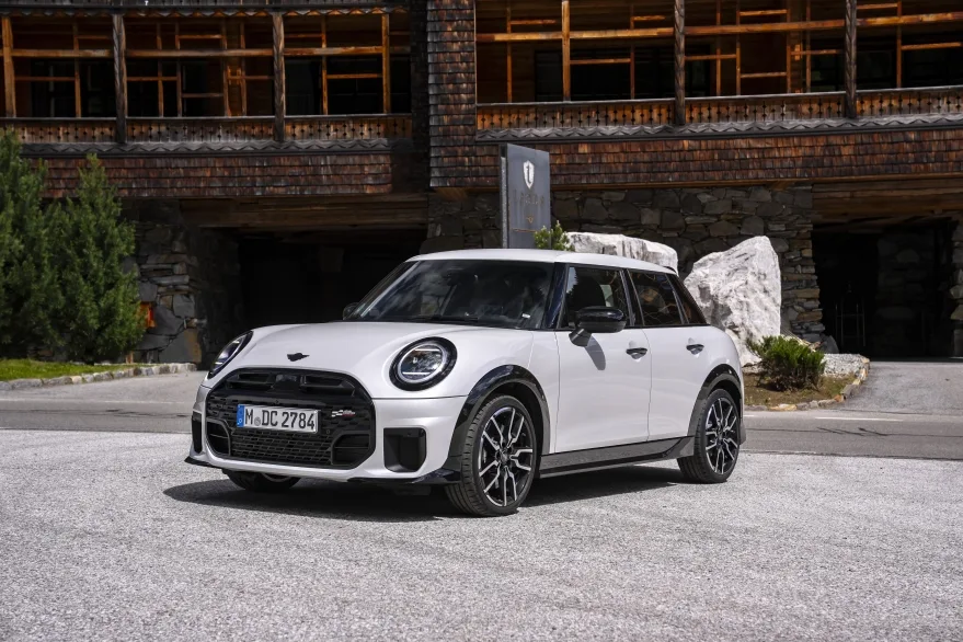 MINI 쿠퍼 S 5도어, 나누크 화이트 컬러 신규 이미지 공개 1 P90653762 highRes mini cooper s 5 door https://mobilityground.com/wp-content/uploads/2026/09/P90653762_highRes_mini-cooper-s-5-door.webp