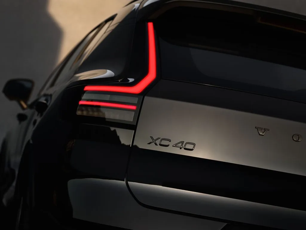 "제미나이랑 대화하며 운전한다"…볼보 신형 40시리즈, 이렇게까지 똑똑해졌다 3 The New Volvo XC40 Exterior Detail RearWordmark https://mobilityground.com/wp-content/uploads/2026/09/The_New_Volvo_XC40_Full-STE.webp
