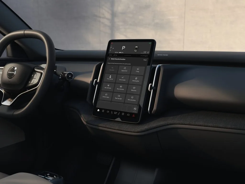 볼보 EX30, V2L 기술로 프리미엄 컴팩트 세그먼트 선두 나선다 2 Volvo Cars turns the EX30 into a mobile power bank 1 https://mobilityground.com/wp-content/uploads/2026/09/Volvo-Cars-turns-the-EX30-into-a-mobile-power-bank-2.webp