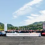 현대차, 현대 N과 토요타 GR 차주 20명씩(총 40명)을 비롯해 80여 명이 짐카나 데이 기념사진 촬영에 응하고 있다
