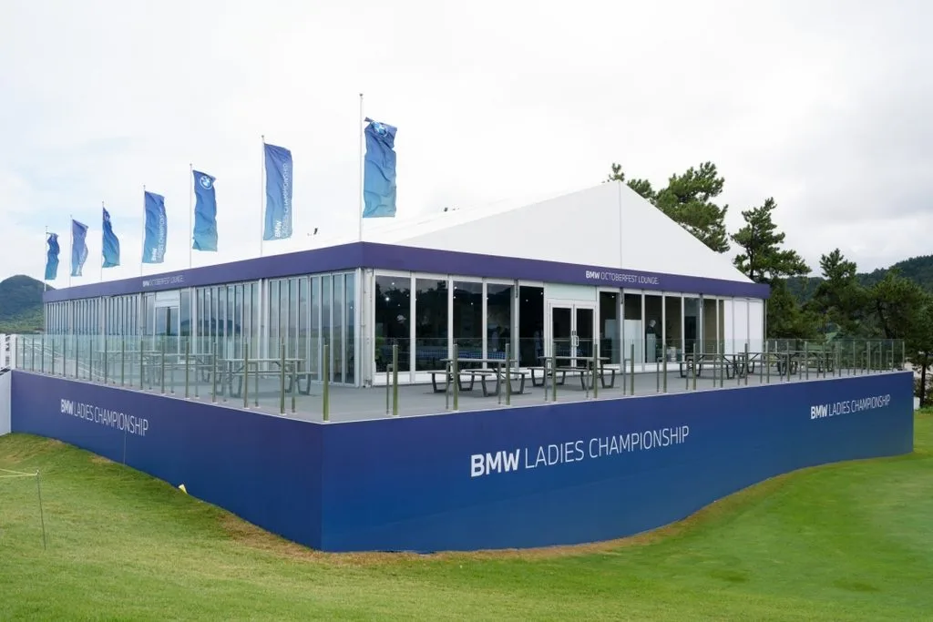 BMW 레이디스 챔피언십 2026, 개최 50일 앞두고 준비 본격화 1 사진 BMW 레이디스 챔피언십 옥토버페스트 가든 1 https://mobilityground.com/wp-content/uploads/2026/09/사진-BMW-레이디스-챔피언십-옥토버페스트-가든-1.webp