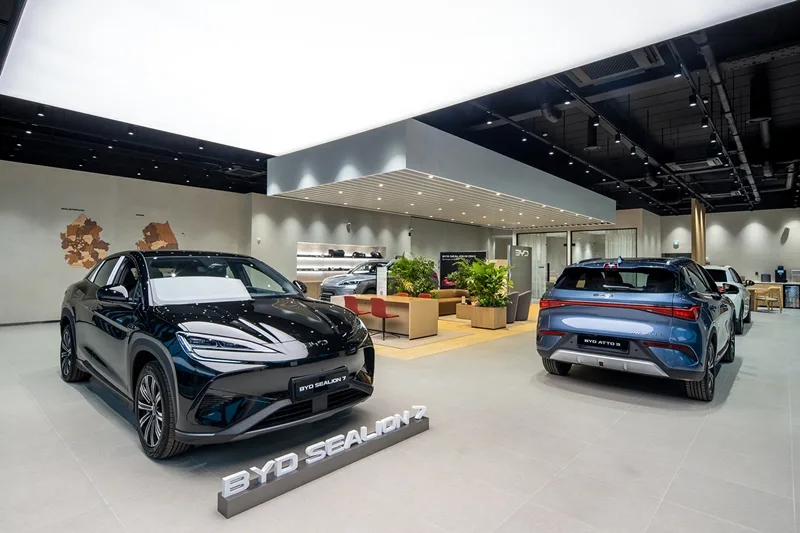 사진자료 BYD Auto 용인 전시장 실내 1 https://mobilityground.com/wp-content/uploads/2026/09/사진자료-BYD-Auto-용인-전시장-외관.webp