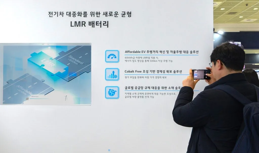 LG에너지솔루션-서울대, LMR 배터리 가스 발생 원인 규명하고 대형 셀 상용화 조건 개발 2 참고사진3 인터배터리 2026에서 공개된 LG에너지솔루션 LMR배터리 https://mobilityground.com/wp-content/uploads/2026/09/참고사진2-인터배터리-2026에서-공개된-LG에너지솔루션-LMR배터리.webp