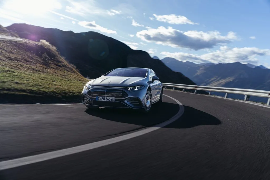 Mercedes-Benz EQS Becomes Germany's First Series-Production Car With Steer-by-Wire 1 메르데세스-벤츠 EQS 스티어 바이 와이어, More agile, more effortless: Steer-by-wire now available for the new Mercedes-Benz EQS Saloon