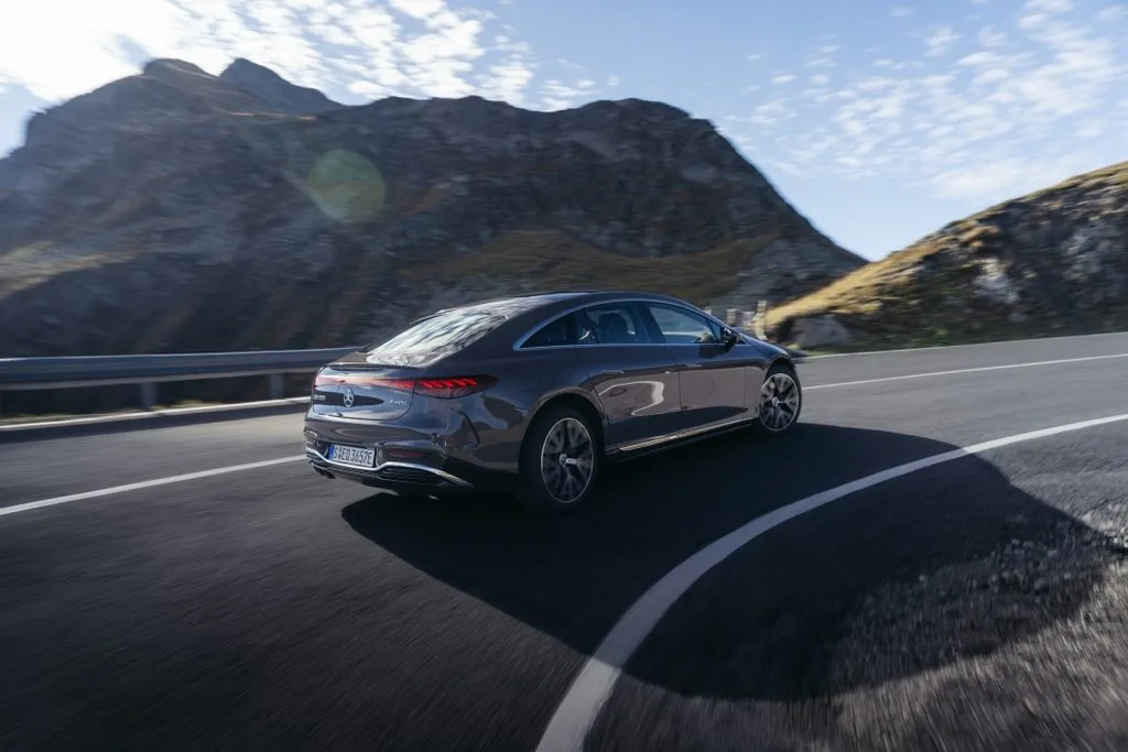 Mercedes-Benz EQS Becomes Germany's First Series-Production Car With Steer-by-Wire 3 메르데세스-벤츠 EQS 스티어 바이 와이어, More agile, more effortless: Steer-by-wire now available for the new Mercedes-Benz EQS Saloon