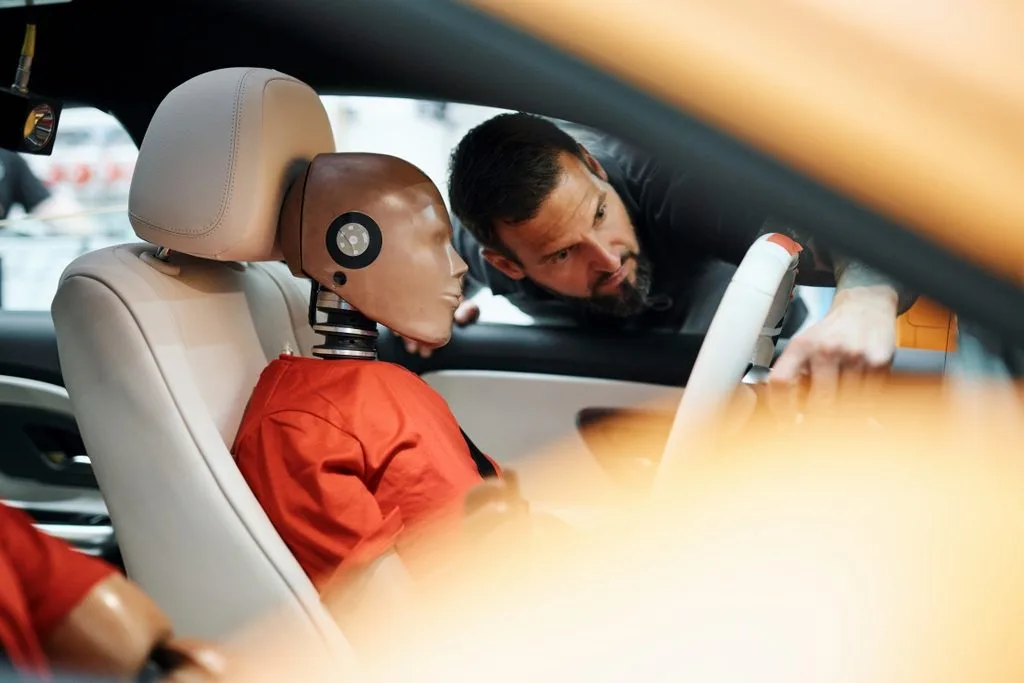 Mercedes-Benz Runs World's First Live Side-Impact Crash Test With Two Production CLAs 3 메르세데스-벤츠 CLA 충돌 실험, Mercedes-Benz puts CLA safety to the ultimate real-world test