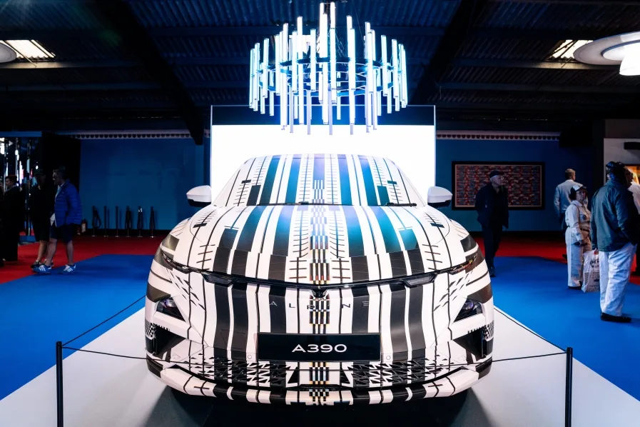 알핀 A390, Alpine A390 'Array' Art Car by Trevor Jackson unvelied at Goodwood Revival