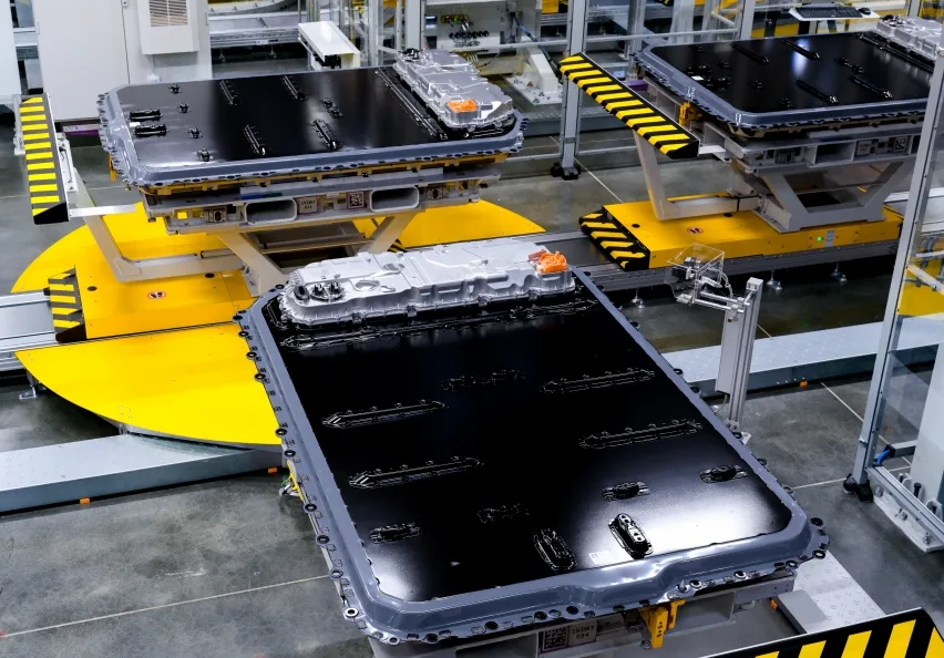 "에너지 밀도가 20% 넘게 높아졌다"…BMW, 6세대 배터리 중국서 양산 4 BMW Group begins series production of Gen6 high voltage batteries in Shenyang 1 https://mobilityground.com/wp-content/uploads/2026/10/BMW-Group-begins-series-production-of-Gen6-high-voltage-batteries-in-Shenyang-3.webp