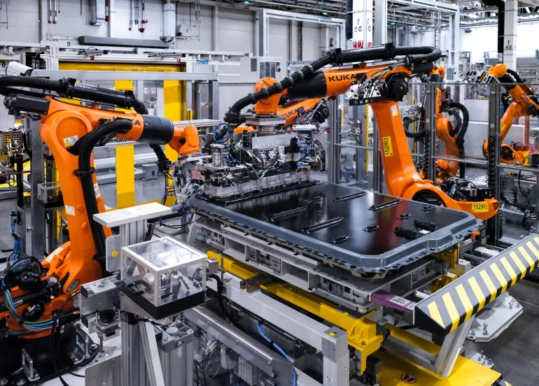 "에너지 밀도가 20% 넘게 높아졌다"…BMW, 6세대 배터리 중국서 양산 2 BMW Group begins series production of Gen6 high voltage batteries in Shenyang 2 https://mobilityground.com/wp-content/uploads/2026/10/BMW-Group-begins-series-production-of-Gen6-high-voltage-batteries-in-Shenyang-3.webp