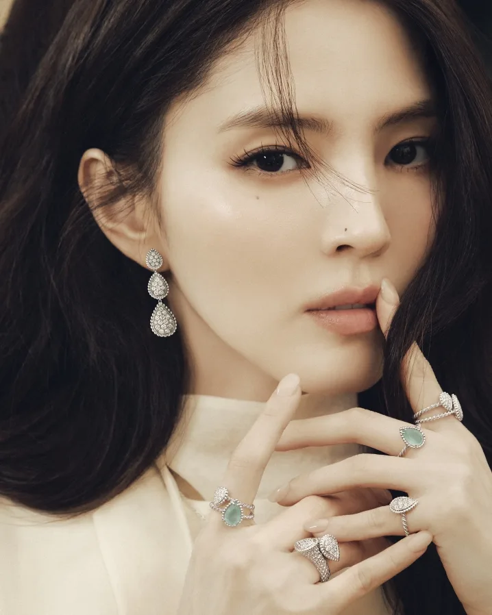 "58년째 같은 모양"... 한소희가 착용한 부쉐론 쎄뻥 보헴의 힘 Han So-Hee_Serpent Bohème_Worn Visual