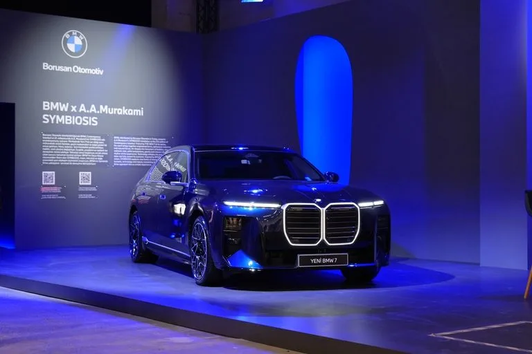 BMW 7시리즈, The New BMW 7 Series Meets Art Enthusiasts at Contemporary Istanbul with A.A.Murakami’s “SYMBIOSIS” Installation.