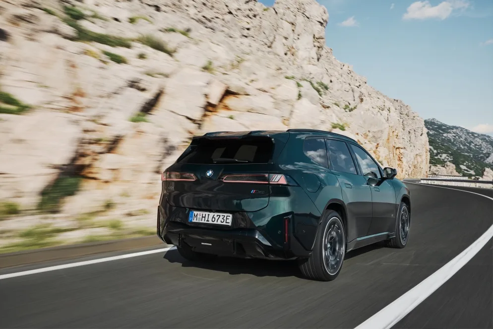 BMW iX3 M60 xDrive Debuts With 612 hp and a 3.9-Second 0-100 km/h Sprint 4 The new BMW iX3 M60 xDrive