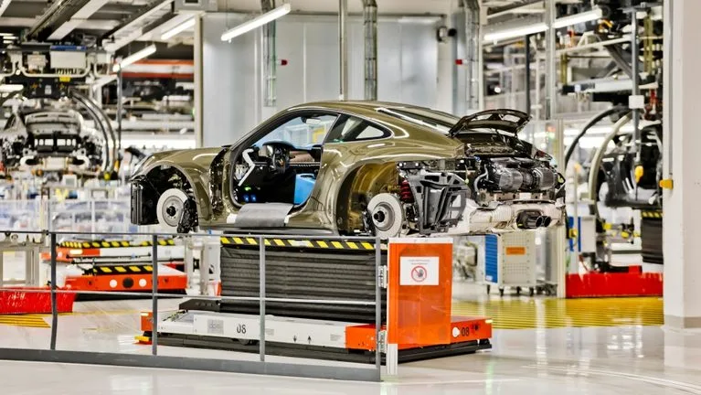 포르쉐 911 GT3, Hand-finished: how the GT3 Bergsport is brought to life in Zuffenhausen