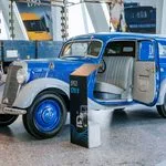 메르세데스-벤츠 박물관 - A rarity in Mercedes blue Mercedes-Benz 170 V Customer Service of 1952 (5)