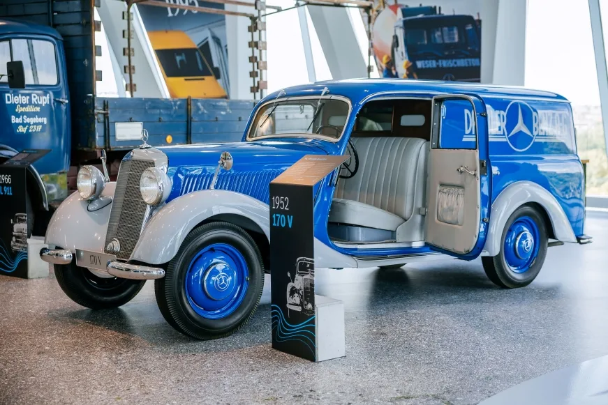 Only 35 of This 1952 Mercedes-Benz Service Van Were Ever Built 1 메르세데스-벤츠 박물관 - A rarity in Mercedes blue Mercedes-Benz 170 V Customer Service of 1952 (5)