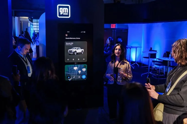 [사진 1] ‘GM Forward’ 행사에서 온스타 AI(OnStar AI)를 소개하는 모습