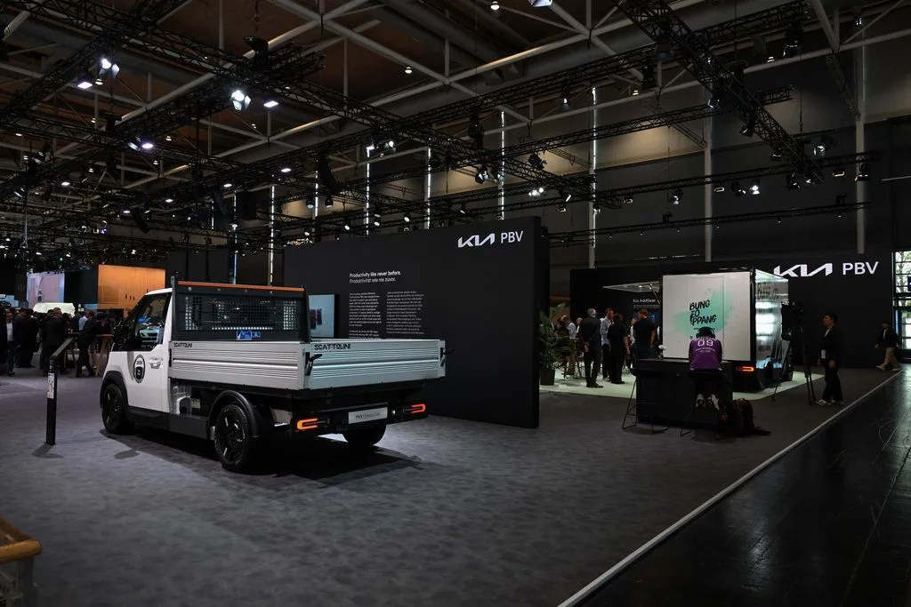 사진 20 IAA 트랜스포테이션 2026 기아관 현장 사진 https://mobilityground.com/wp-content/uploads/2026/09/사진-1-더-기아-PV7-카고-외장.webp