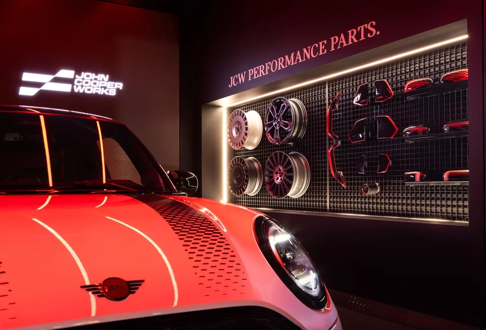 사진 MINI 코리아 세계 최초 JCW 개러지 국내 오픈 3 https://mobilityground.com/wp-content/uploads/2026/10/사진-MINI-코리아-세계-최초-JCW-개러지-국내-오픈-1.webp