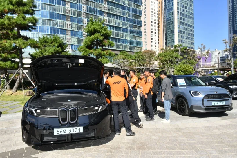 사진1 BMW 그룹 코리아 소방대원 전기차 안전구조 세미나에 교육용 차량 지원 https://mobilityground.com/wp-content/uploads/2026/10/사진-BMW-그룹-순수전기차.webp
