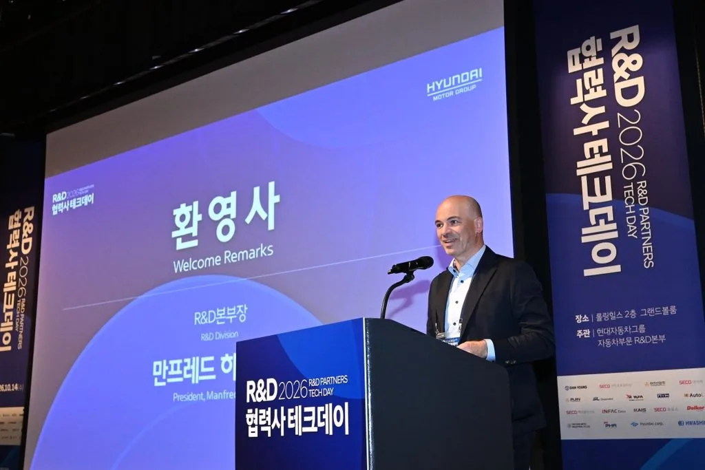 사진1 현대차·기아 RD본부장 만프레드 하러 사장이 인사말을 전하는 모습 https://mobilityground.com/wp-content/uploads/2026/10/사진1-현대차·기아-RD본부장-만프레드-하러-사장이-인사말을-전하는-모습.webp