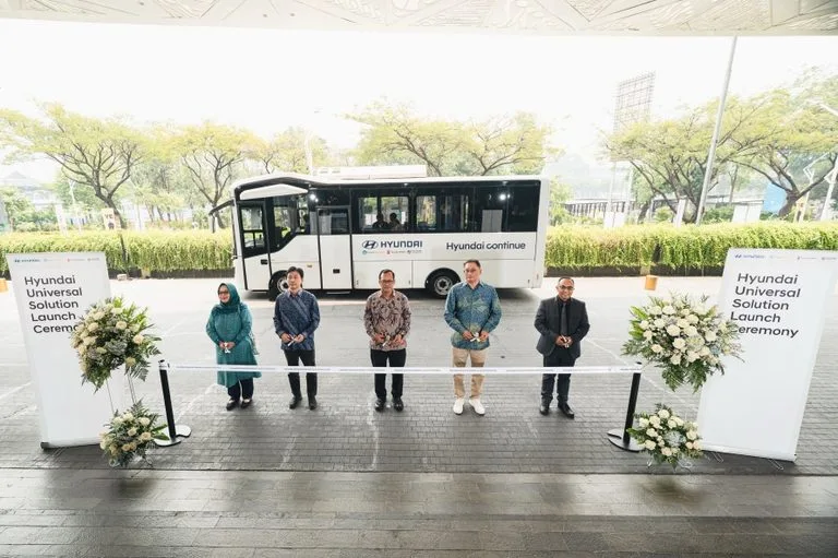 현대자동차, 인도네시아서 전기버스 이동 교실 운영…중학생 1,300명 참여