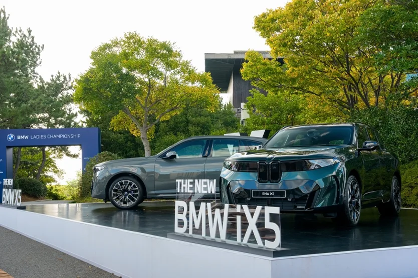 신형 BMW 7시리즈·X5, 골프 대회장서 국내 첫 공개 2 사진2 BMW 레이디스 챔피언십 2026 차량 전시 더 뉴 BMW X5 및 iX5 https://mobilityground.com/wp-content/uploads/2026/10/사진1-BMW-레이디스-챔피언십-2026-차량-전시_더-뉴-BMW-7시리즈.webp
