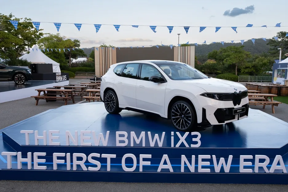 신형 BMW 7시리즈·X5, 골프 대회장서 국내 첫 공개 3 사진3 BMW 레이디스 챔피언십 2026 차량 전시 더 뉴 BMW iX3 https://mobilityground.com/wp-content/uploads/2026/10/사진1-BMW-레이디스-챔피언십-2026-차량-전시_더-뉴-BMW-7시리즈.webp