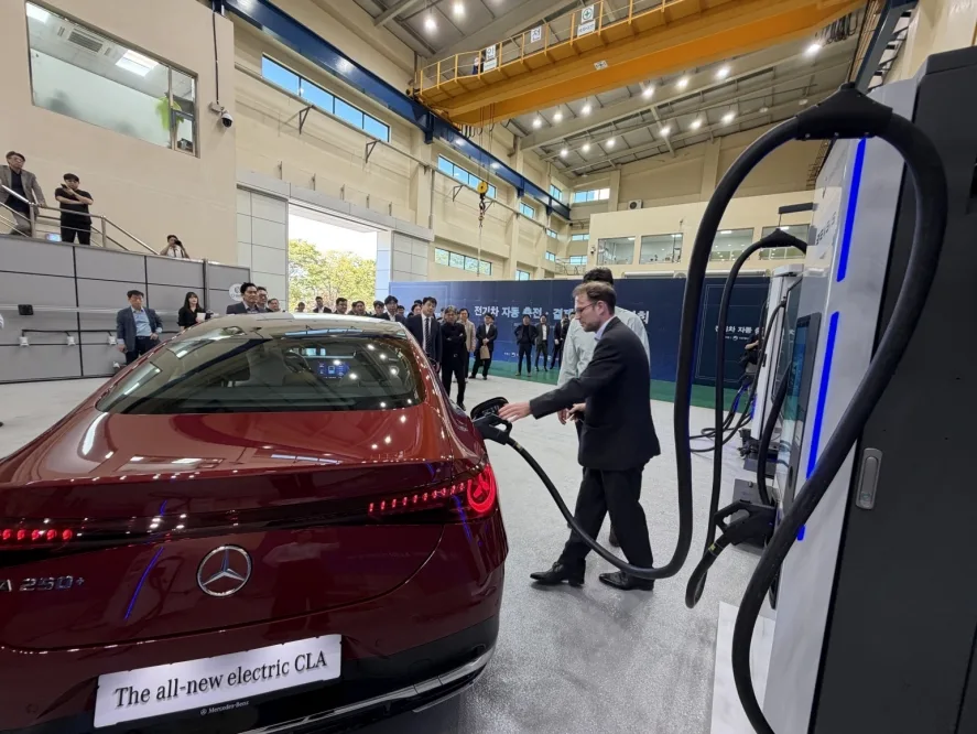 사진3 메르세데스 벤츠 코리아 기후부 ‘플러그 앤 차지PnC 시연 행사 참여 https://mobilityground.com/wp-content/uploads/2026/10/사진4-메르세데스-벤츠-코리아-기후부-‘플러그-앤-차지PnC-시연-행사-참여.webp