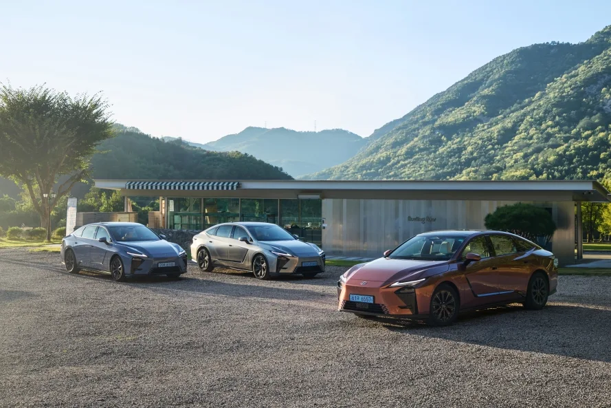 렉서스 ES 350h 19.4km/ℓ vs AWD 18.3km/ℓ, 사륜 선택 비용은 300만원 3 사진자료 렉서스 올 뉴 ES 21 https://mobilityground.com/wp-content/uploads/2026/10/사진자료-렉서스-올-뉴-ES_17.webp