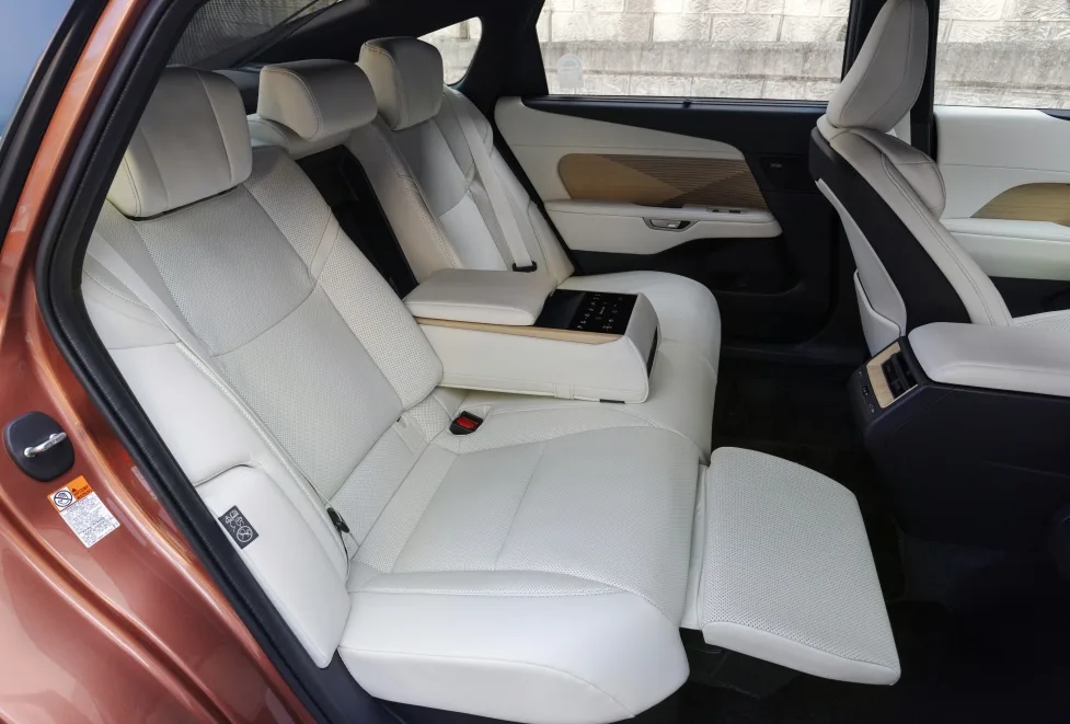 사진자료 렉서스 올 뉴 ES 23 https://mobilityground.com/wp-content/uploads/2026/10/사진자료-렉서스-올-뉴-ES_26.webp